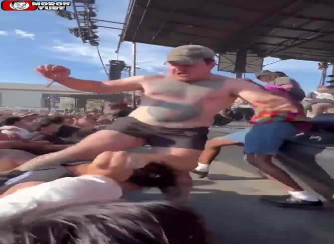 Video :A violent mosh pit during a German performance